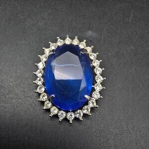 Avon 1972 Creation In Blue Brooch Pendant Oval Glass Rhinestones Vintage